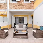 Villa Essence Of Grey *