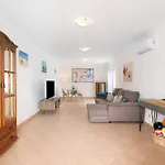 Villa Essence Of Grey Manta Rota