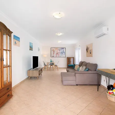 Villa Essence Of Grey Manta Rota