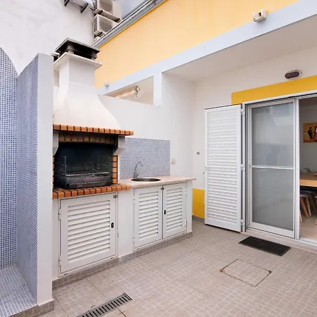 וילה Essence Of Grey מנטה רוטה