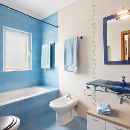 וילה Essence Of Grey *